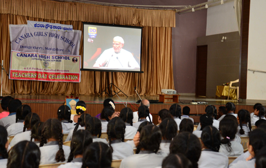 Narendra Modi Teachers day speech listening in Mangalore